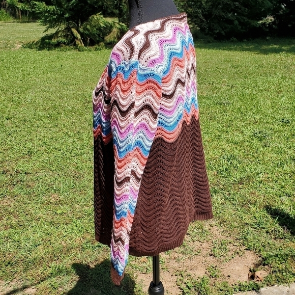 MISS LOOK Brown Sweater with Deep V Neck - Colorful Large NWOT - Picture 2 of 4